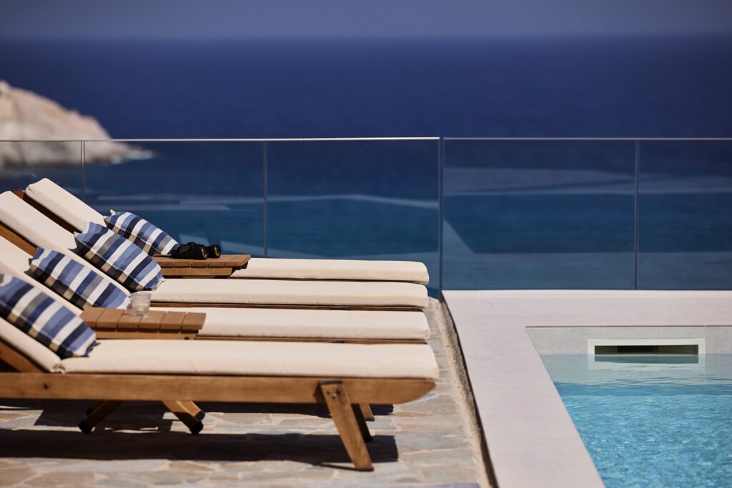 best suite with a pool in milos island